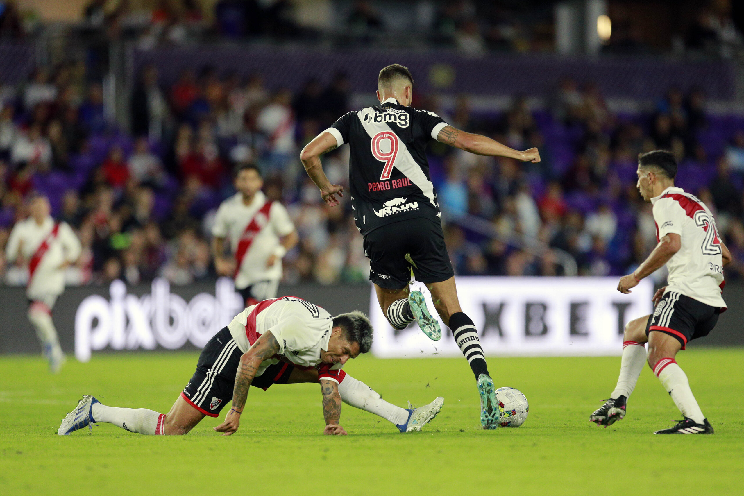 Atua Es Do Vasco Contra O River Plate Desorganiza O Defensiva Na