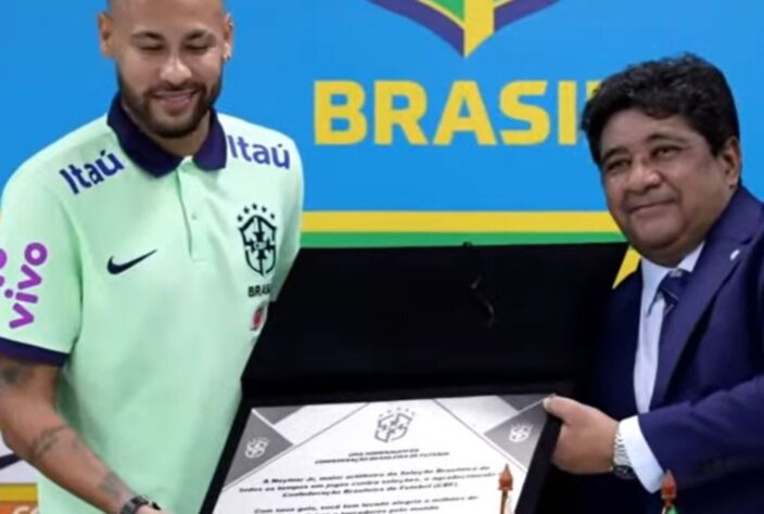 Neymar Recebe Placa Da Cbf Por Recorde De Gols Pela Sele Ojogada