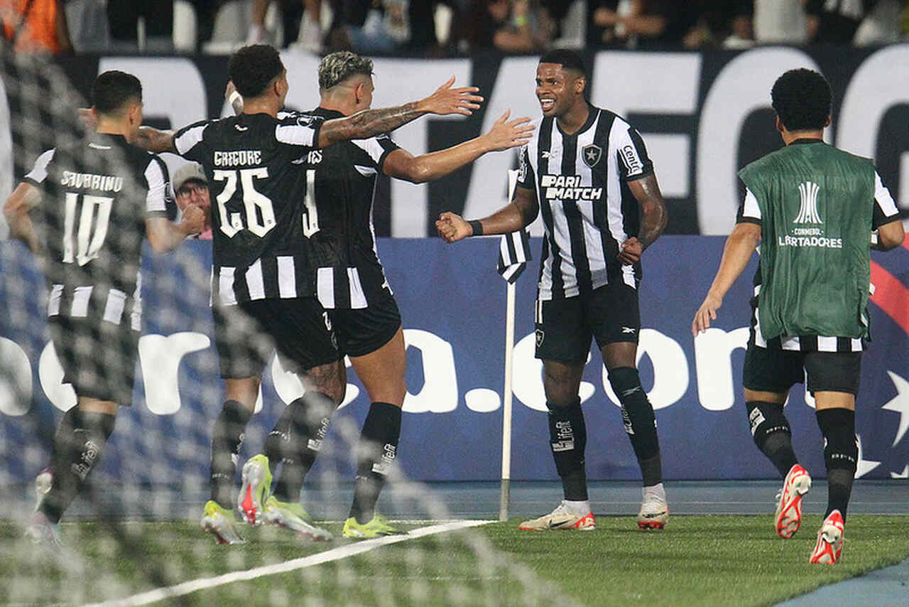 Júnior Santos brilha e Botafogo vence Bragantino na LibertadoresJogada