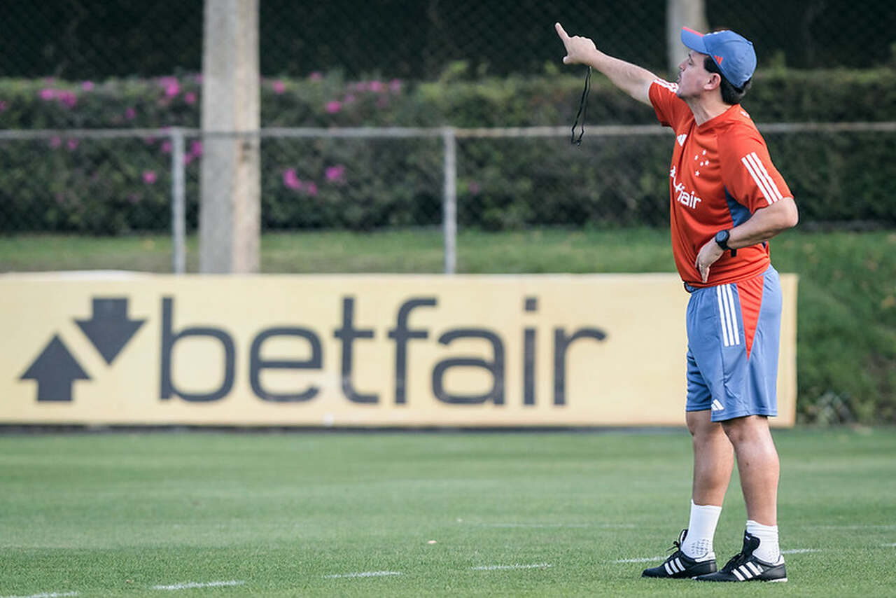 Fernando Diniz Do Cruzeiro D Nova Chance A Jogador Afastadojogada