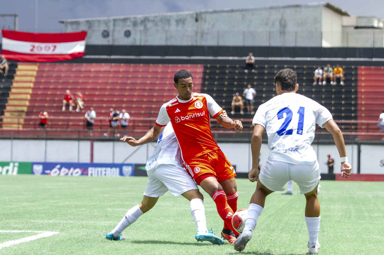 Um A Menos Barra Vence E Complica O Internacional Na CopinhaJogada