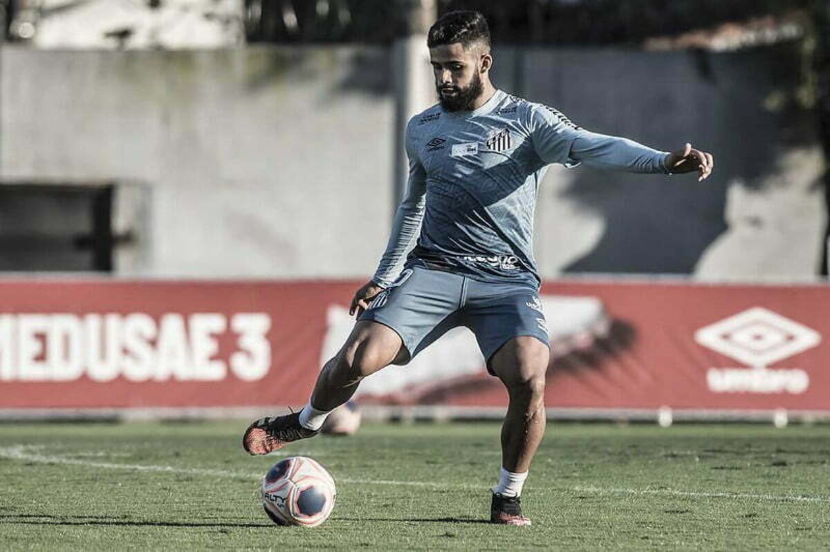 Santos e Angulo rescindem contrato e centroavante retorna ao Emelec