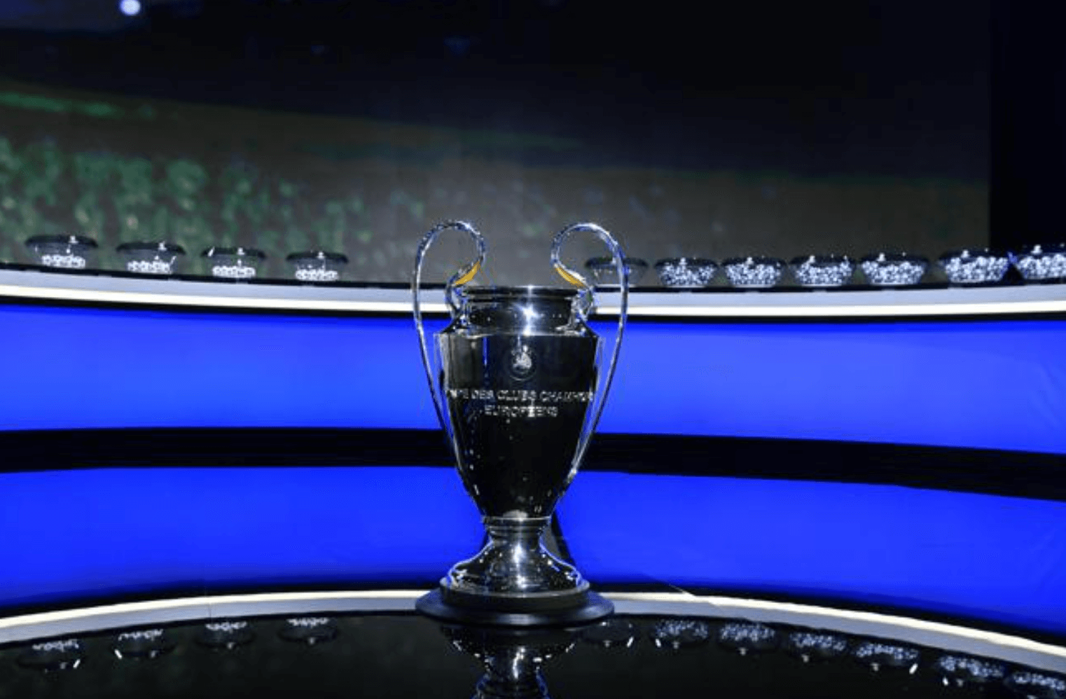 Uefa sorteia grupos da Champions League