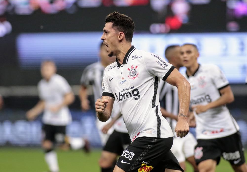 Corinthians acerta o empréstimo de Danilo Avelar ao América-MG