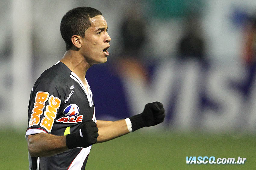 Romulo festeja titulo da copa do brasil - Divulgação-Vasco.com.br