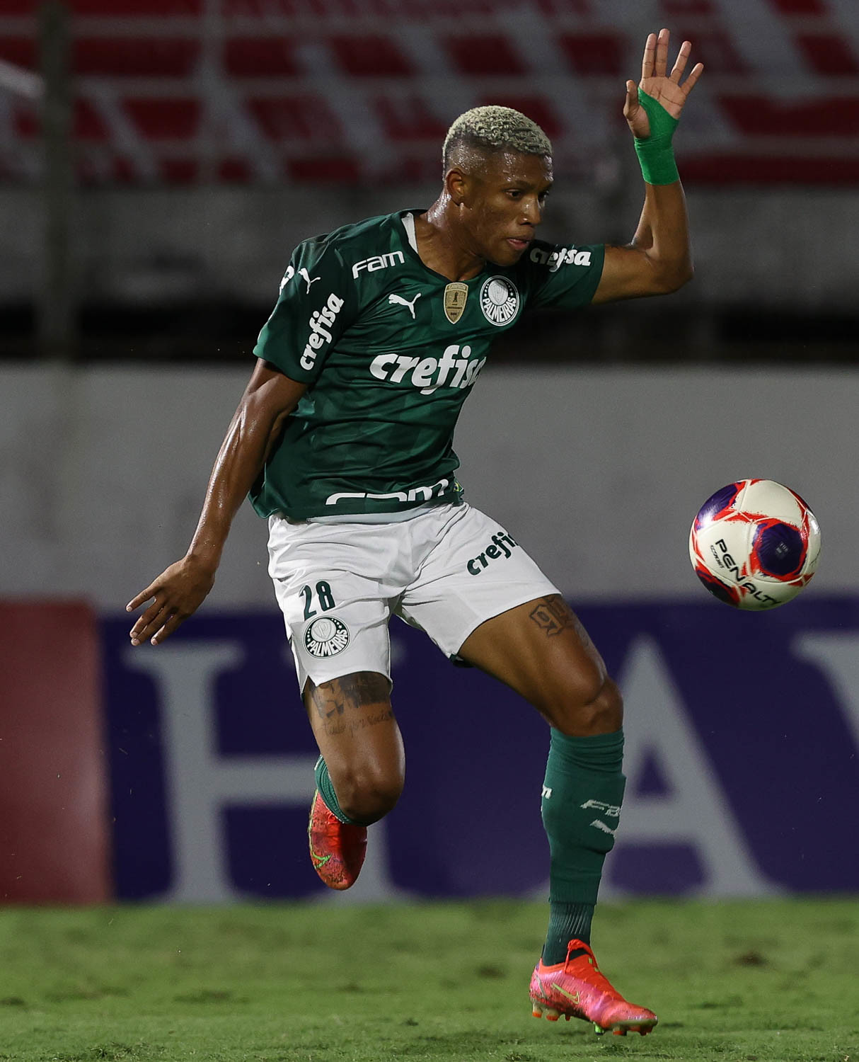 Vai jogar! Verdão consegue efeito suspensivo e Danilo jogará contra o Avaí  hoje!