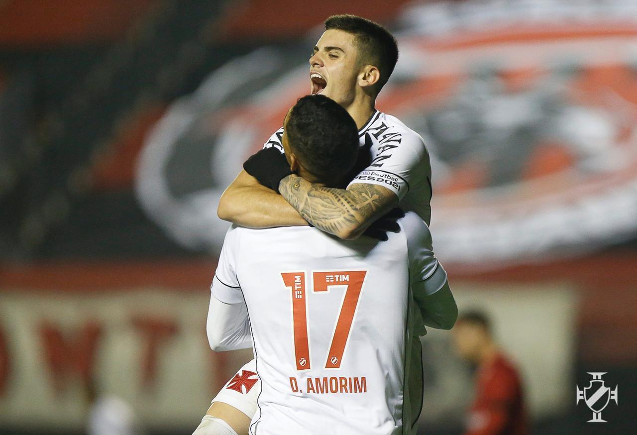 Ele é titular absoluto do Vasco e vai jogar lesionado contra o Corinthians