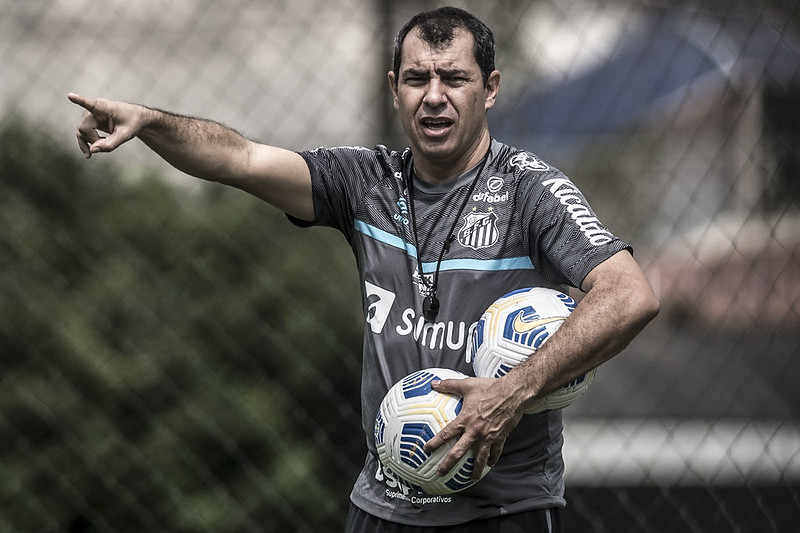 Santos mira retorno de Fábio Carille