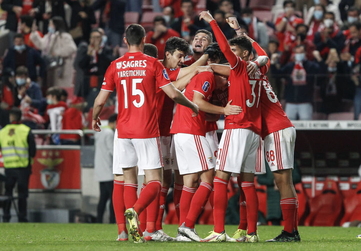 Benfica abre 3 a 0, mas Inter de Milão vai buscar empate heroico