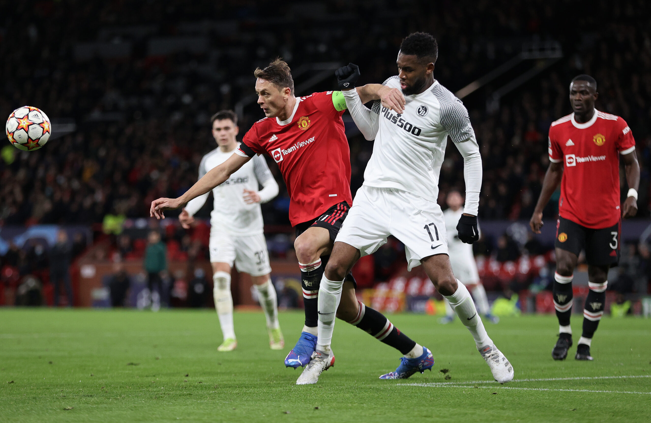 Com liderança garantida, Manchester United fica no empate com o