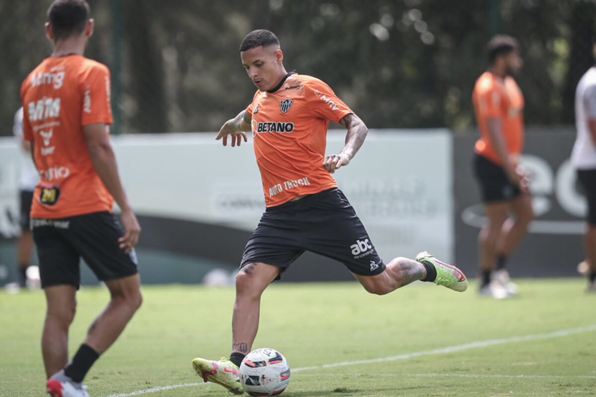 Wesley desencanta, Cruzeiro vence o Santos e engata terceira vitória no  Brasileirão