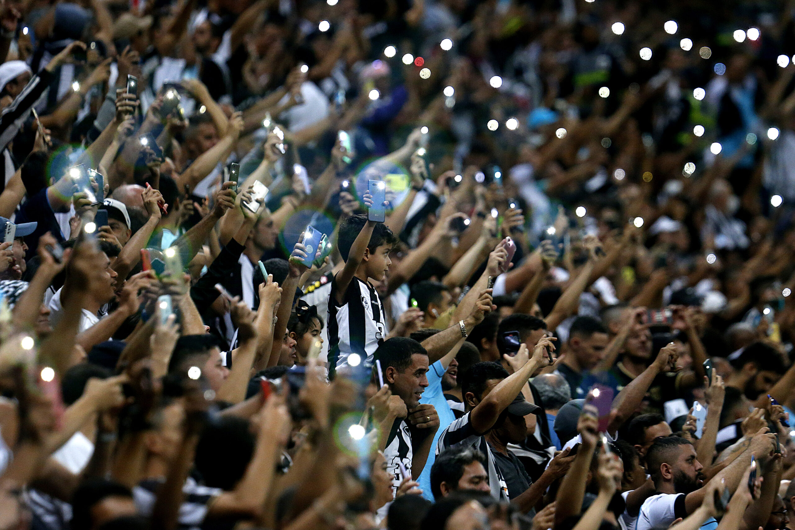 Botafogo libera entrada de crianças e mulheres em jogo contra o Cruzeiro