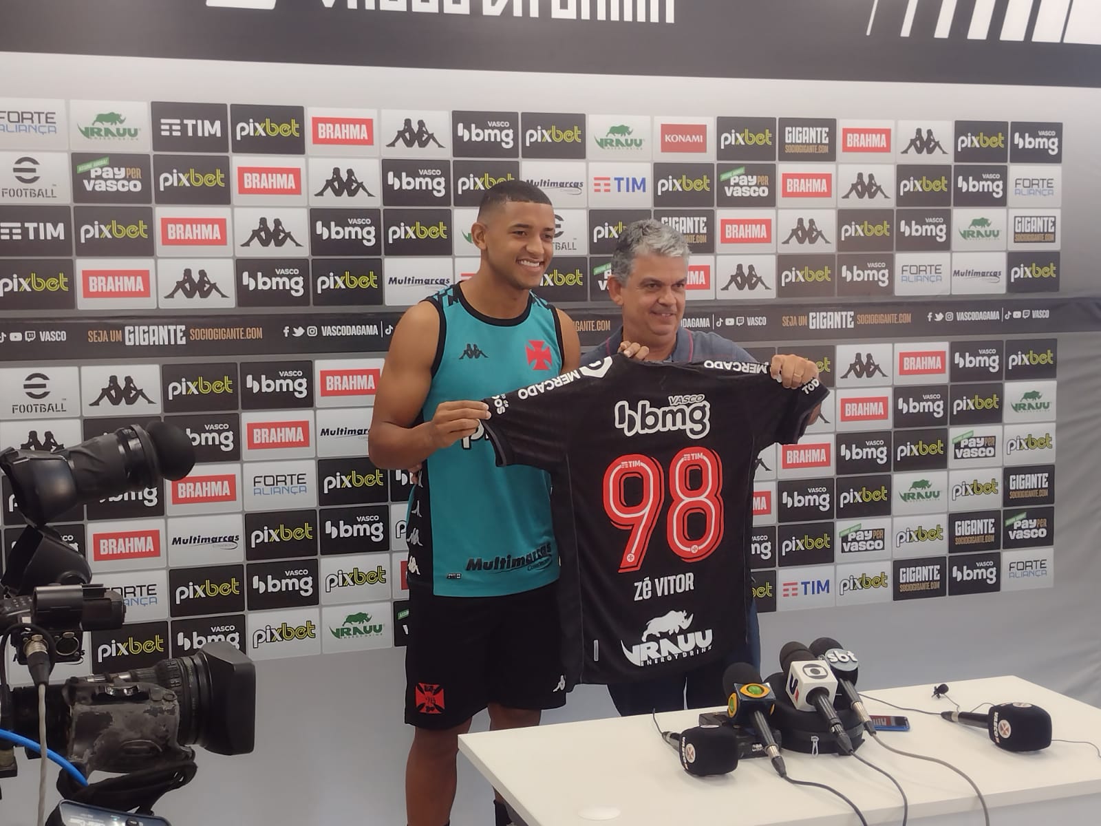 Palacios revela sonho ao vestir a camisa do Cruzeiro