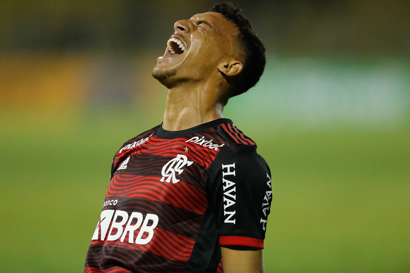 Promessa do Sub-17 do Flamengo, Wesley Santos projeta jogo contra