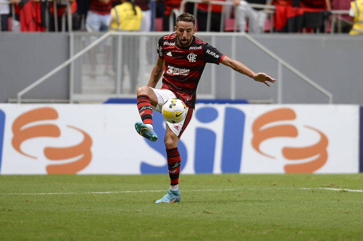 Flamengo anuncia rescisão contratual com Isla, que vai para a Católica