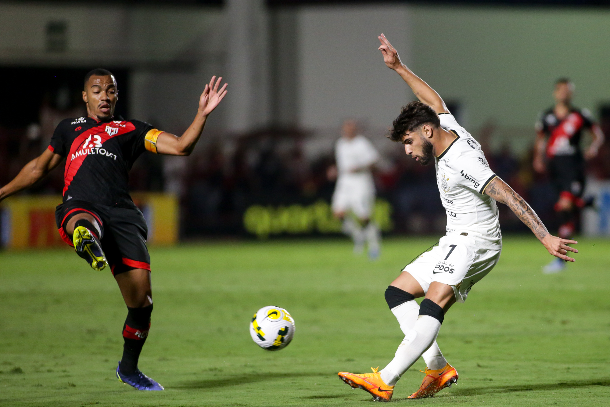 Não podem jogar juntos, é? Como Yuri Alberto e Róger Guedes