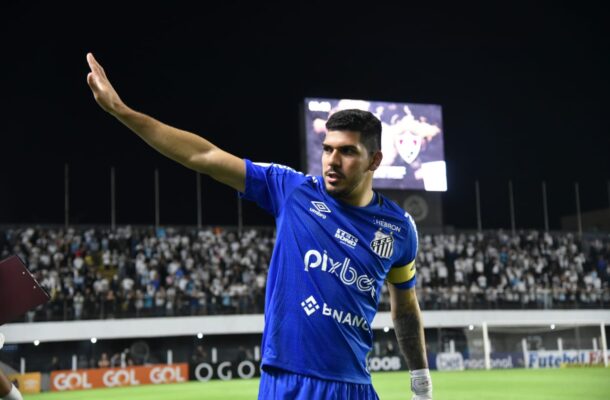 Foto: Ivan Storti/Santos - Legenda: João Paulo despertou interesse do Botafogo e de outros clubes após boas atuações no Santos