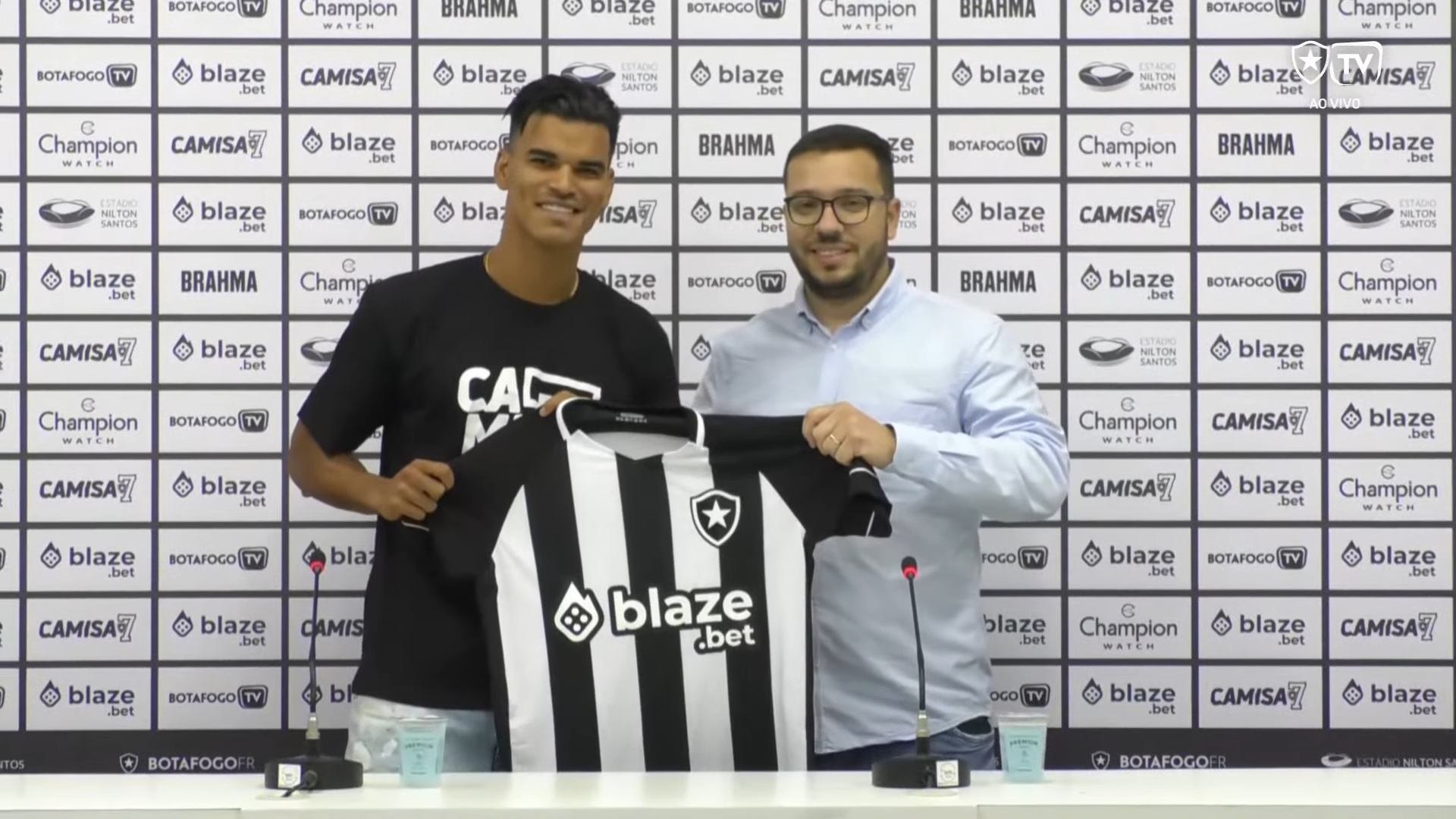 Danilo Barbosa é apresentado como reforço no Botafogo e se emociona ao  lembrar perda de filha: 'Quero voltar a jogar futebol com alegria' -  FogãoNET
