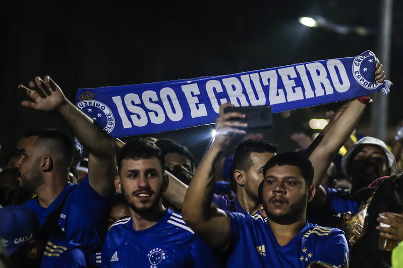 Jogadores Técnico E ídolos Do Cruzeiro Celebram Título Da Série Bjogada 10 Últimas Notícias 