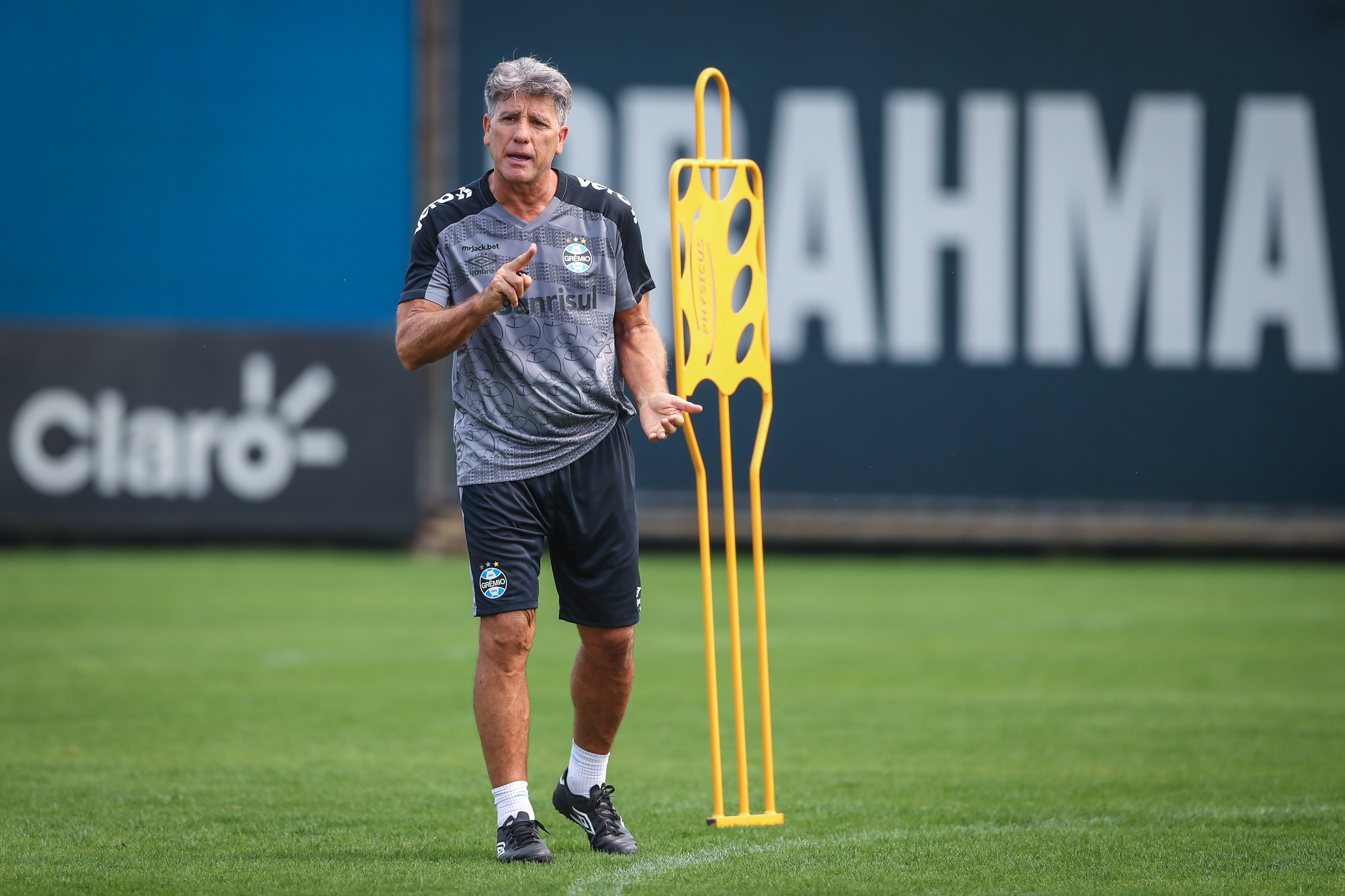 Renato Gaúcho e elenco do time principal se reapresentam no Grêmio