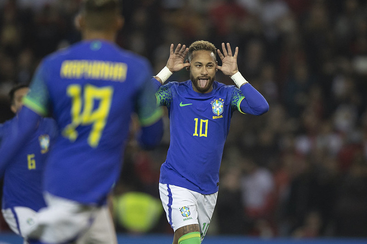 Neymar pode igualar Pelé? Fifa e CBF divergem, mas craque quer badalar  marca; entenda critérios