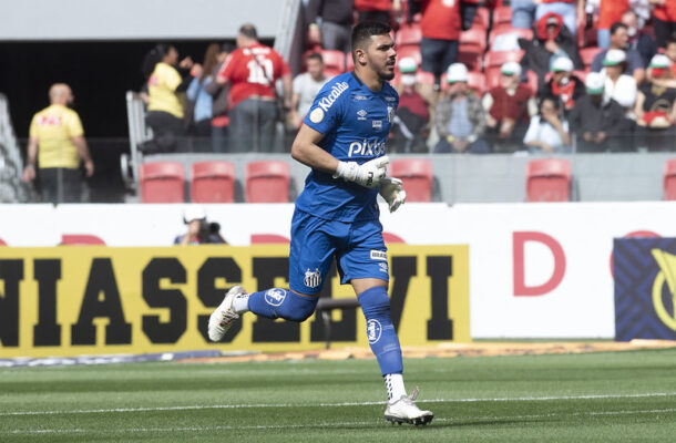 Foto: Raul Baretta/ Santos FC. - Legenda: João Paulo se manifesta após rebaixamento