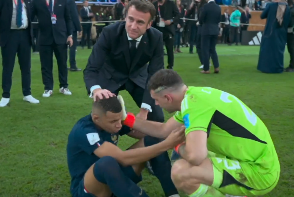 Mbappé recebe apoio de Emmanuel Macron e do goleiro argentino Martínez - final Copa Argentina Campeã Qatar