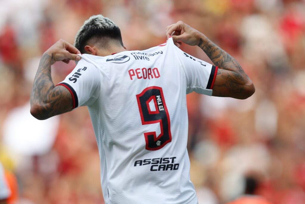 Flamengo defende invencibilidade de 17 anos no Carioca