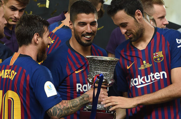Foto: Juan Mabromata/AFP via Getty Images - Legenda: Parceria! Messi e Suárez se juntam mais uma vez 