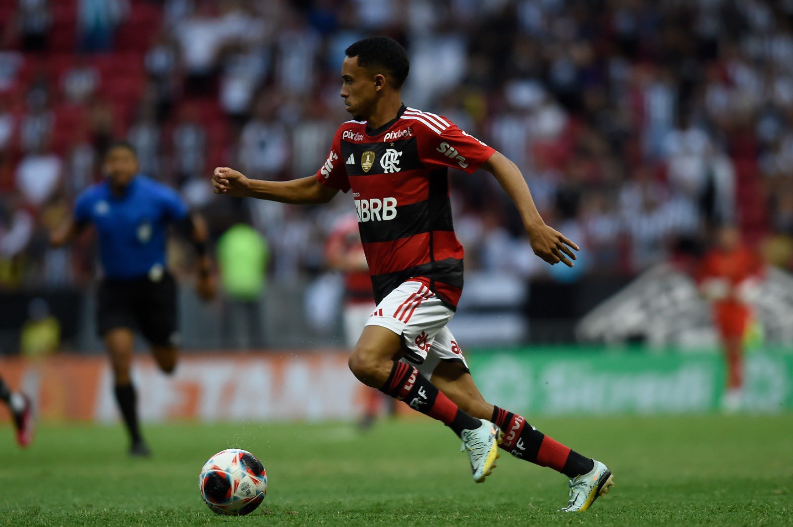 Jogadores do Flamengo descem para o time sub-20