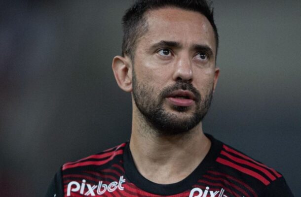 Foto: Gilvan de Souza/Flamengo - Legenda: Everton Ribeiro atrai interesse de clubes brasileiros