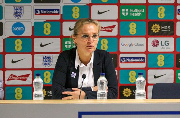 Foto: Reprodução/Fifa - Legenda: Holandesa, Wiegman é referência no futebol feminino europeu 