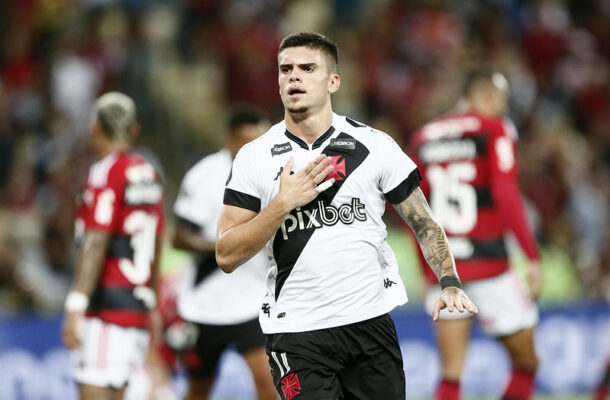 Matheus Lima/Vasco - Legenda: Gabriel Pec chamou a atenção do mercado de transferências após sua melhor temporada pelo Vasco, com 12 participações diretas em gols, em 2023