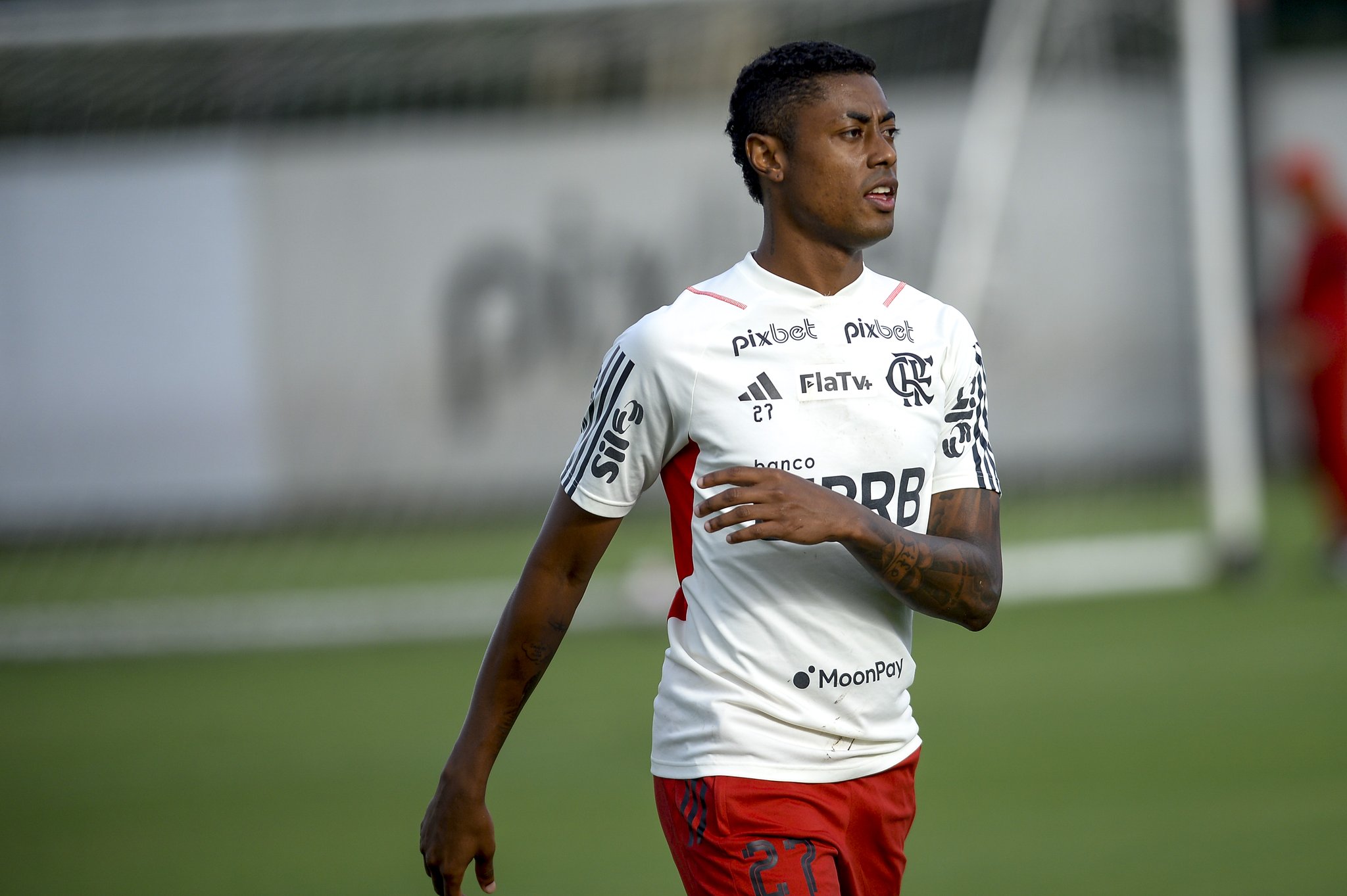 Bruno Henrique evoluiu e pode ter retorno antecipado aos jogos do Flamengo