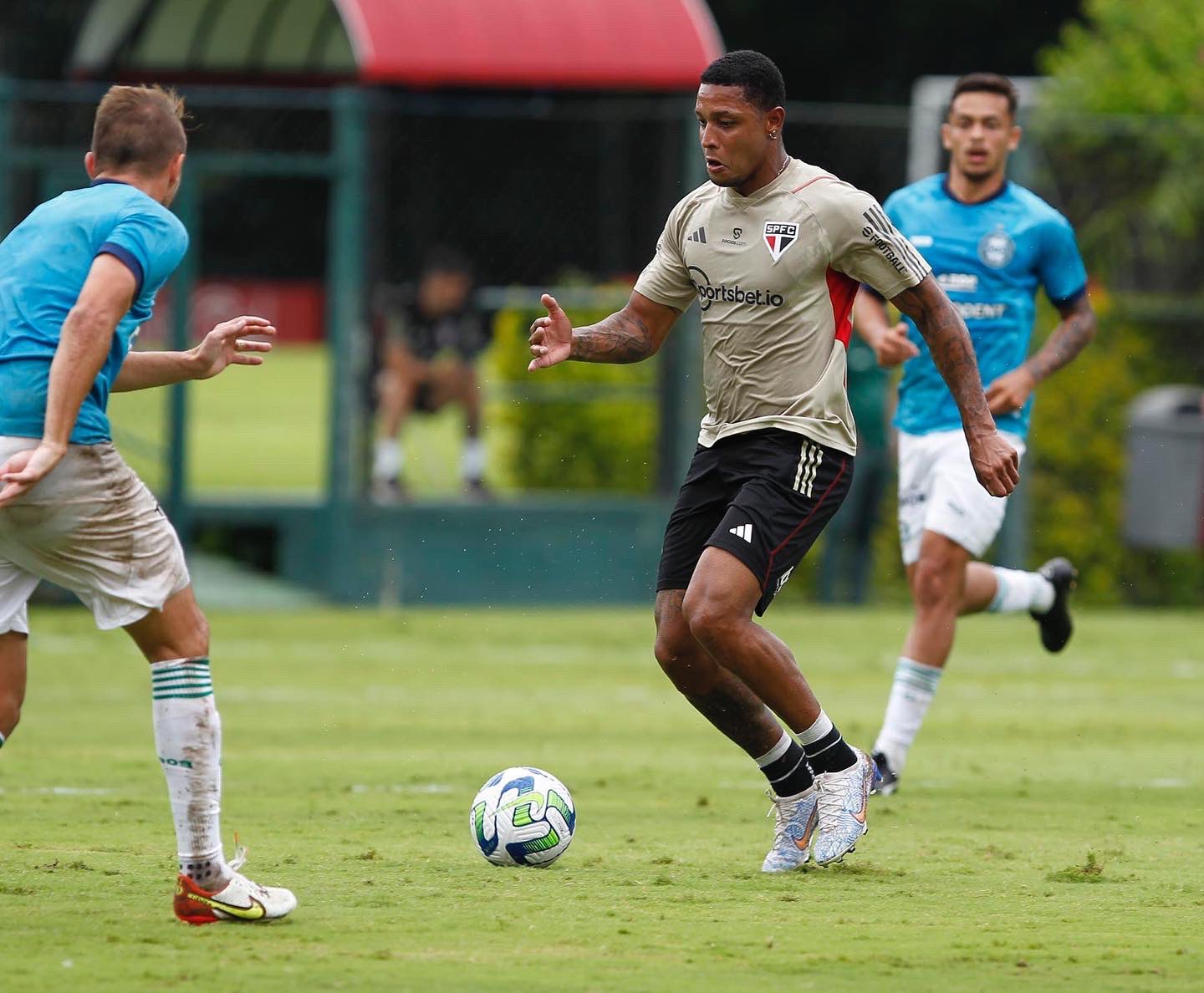 Grêmio goleia Novo Hamburgo em jogo-treino