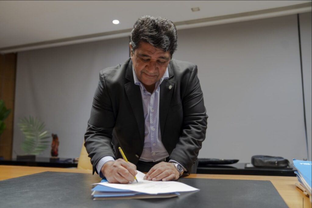 Ednaldo Rodrigues recebe representantes da Fifa e Conmebol na CBF 