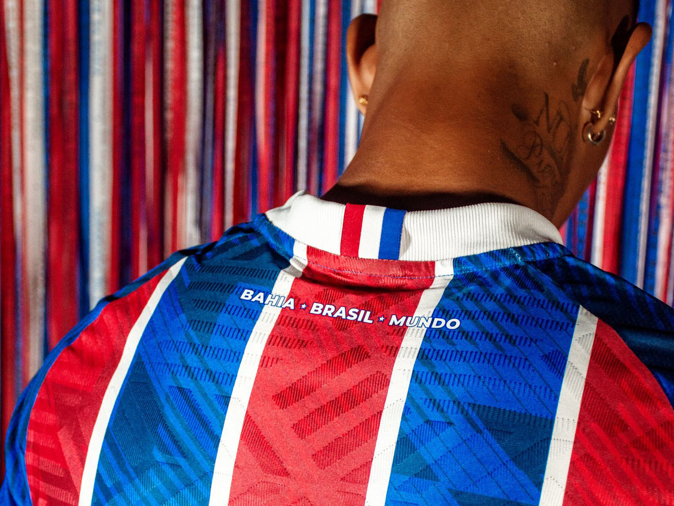 Bahia Lan A Novo Uniforme Tricolor Para Estrear Na S Rie Ajogada