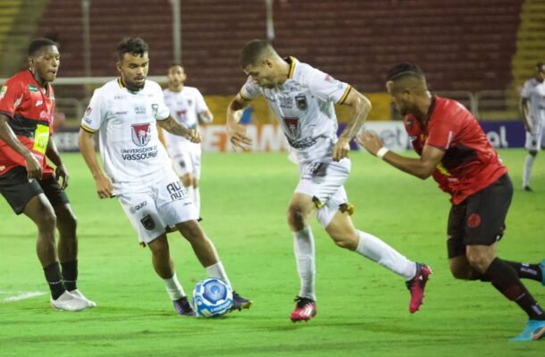 Wesley desencanta, Cruzeiro vence o Santos e engata terceira vitória no  Brasileirão