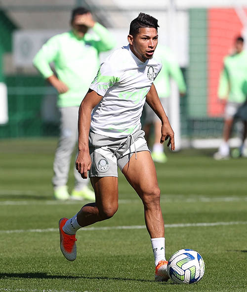 Rony, da SE Palmeiras, durante treinamento, na Academia de Futebol