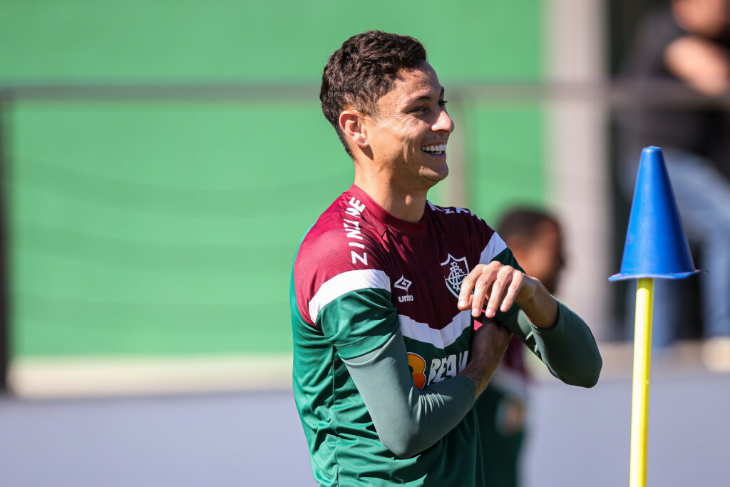 Diogo Barbosa ganha sequência e mostra serviço no Fluminense