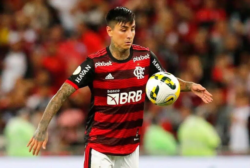 Pulgar retorna ao Flamengo e treina normalmente no Ninho