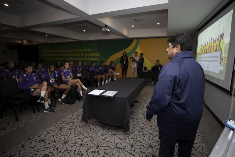 Presidente da CBF se reúne com as jogadoras do Brasil antes do Mundial