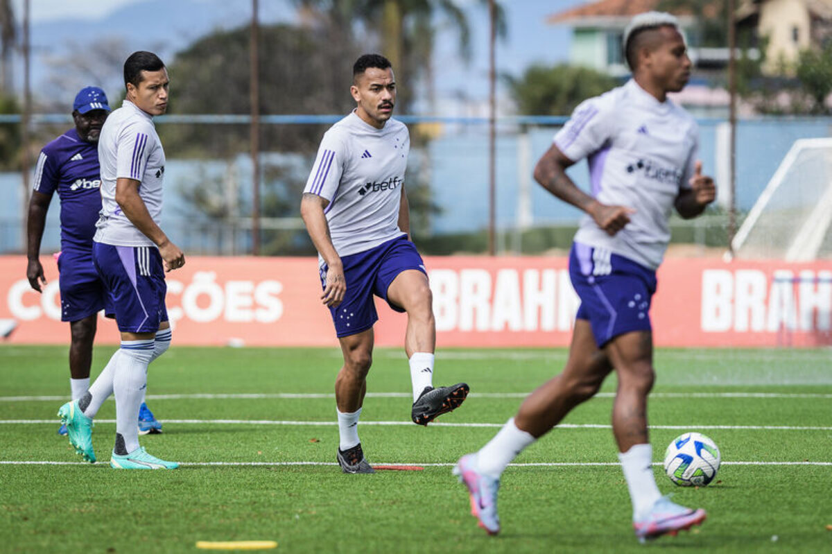 Cruzeiro estuda empréstimos de atacantes Wesley e Paulo Vitor