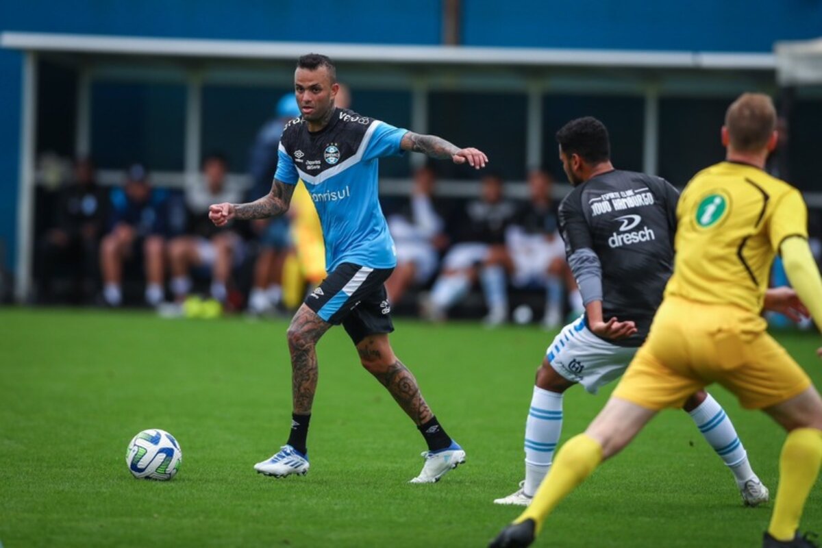 Luan fala em tom de despedida e exalta classificação do Grêmio