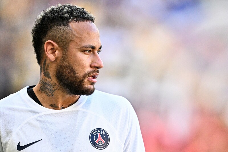 Al-Hilal prepara oferta de salário anual de R$ 430 milhões para Neymar, afirma jornal
