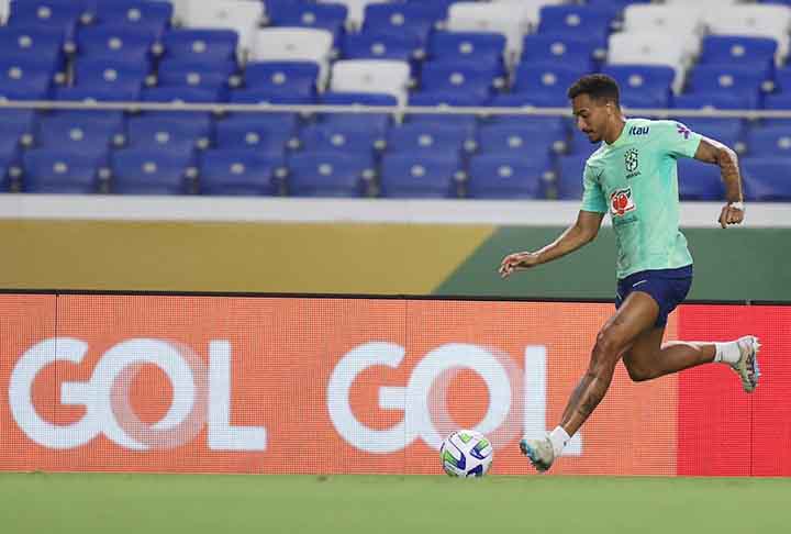 Treino da Seleção Brasileira - Danilo