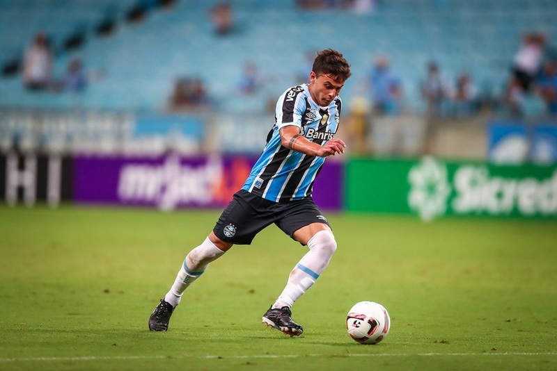 Carballo sofre lesão no joelho direito e vira preocupação no Grêmio