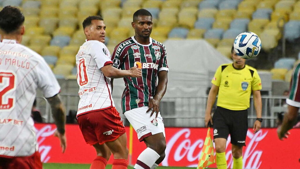 Marlon ganha outra chance de mostrar serviço no Fluminense