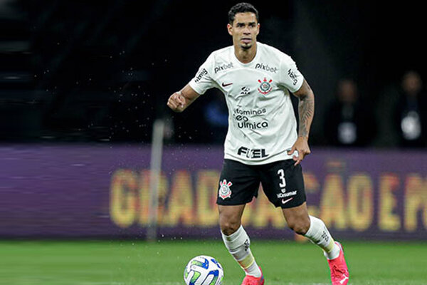 Foto: Rodrigo Coca/Agência Corinthians - Legenda: Veríssimo chegou ao Corinthians na metade da temporada por empréstimo e rapidamente se tornou titular da equipe