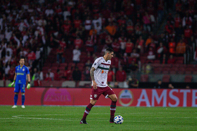 Zagueiro do Fluminense comenta sobre lesão e projeta final da Libertadores